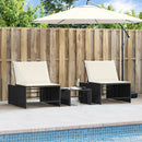 vidaXL 2 db fekete polyrattan napozóágy asztallal