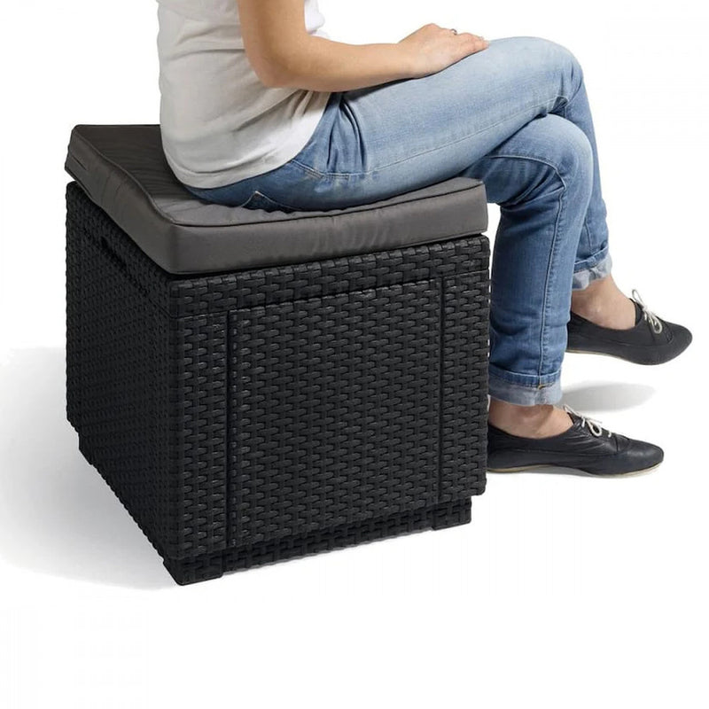 Cube zsámoly, barna színben, meleg taupe párnával