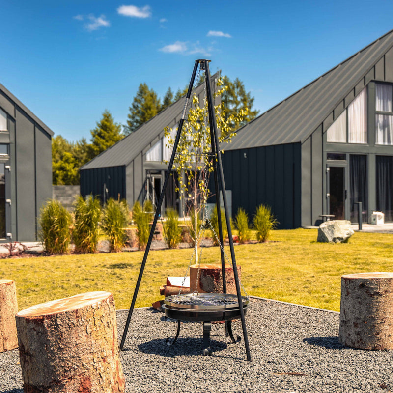 Függesztett grillrács háromlábbal, tűzrakóval