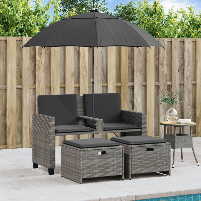 vidaXL 2 személyes szürke polyrattan kerti kanapé napernyővel/székkel