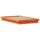 vidaXL viaszbarna tömör fenyőfa LED-es ágykeret 135 x 190 cm