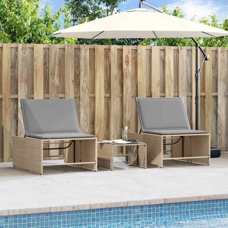 vidaXL 2 db bézs polyrattan napozóágy asztallal