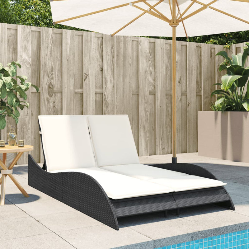 vidaXL fekete polyrattan napozóágy párnákkal 114x205x73 cm