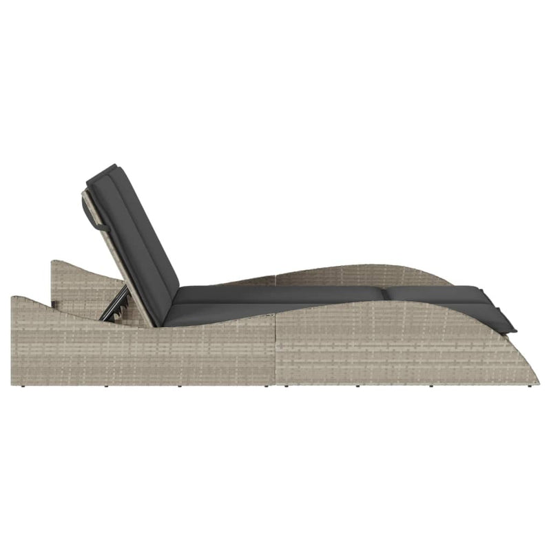 vidaXL világosszürke polyrattan napozóágy párnákkal 114x205x73 cm