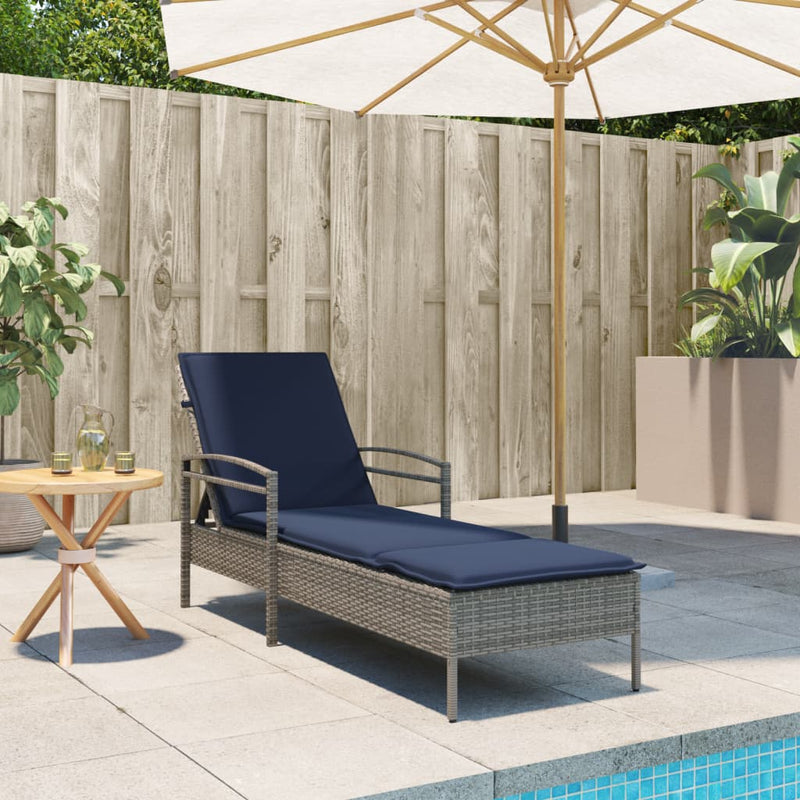 vidaXL szürke napozóágy párnával 63 x 200 x 81 cm polyrattan (csak az USA-ban)