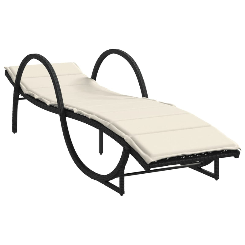 vidaXL 2 db fekete polyrattan napozóágy asztallal