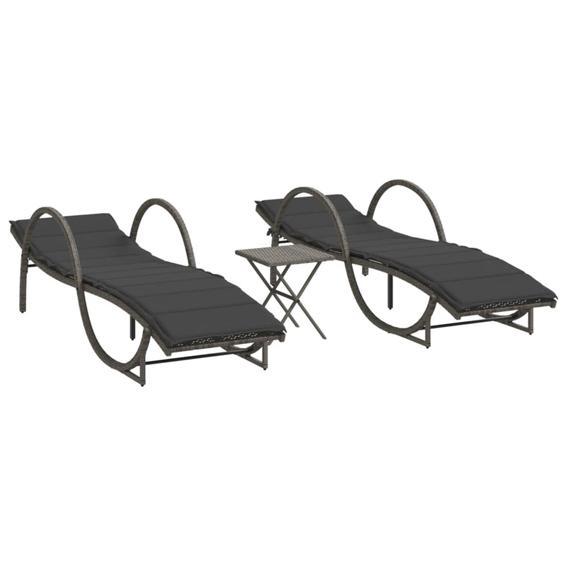 vidaXL 2 db szürke polyrattan napozóágy asztallal