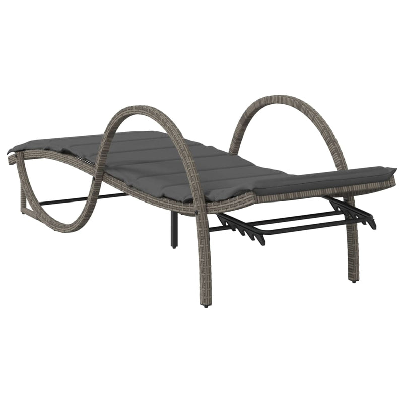 vidaXL 2 db szürke polyrattan napozóágy asztallal