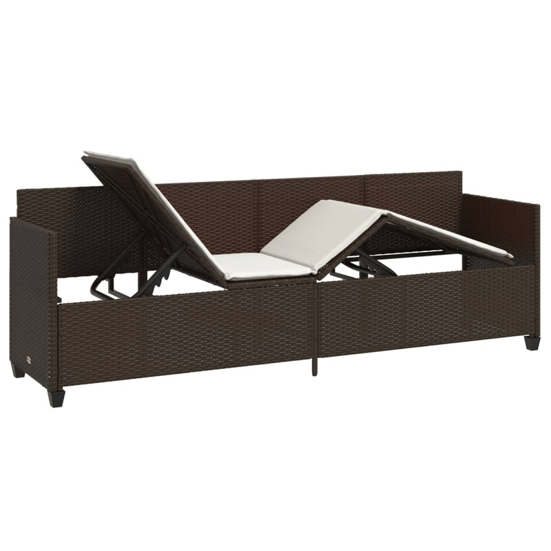 vidaXL barna polyrattan napozóágy párnával