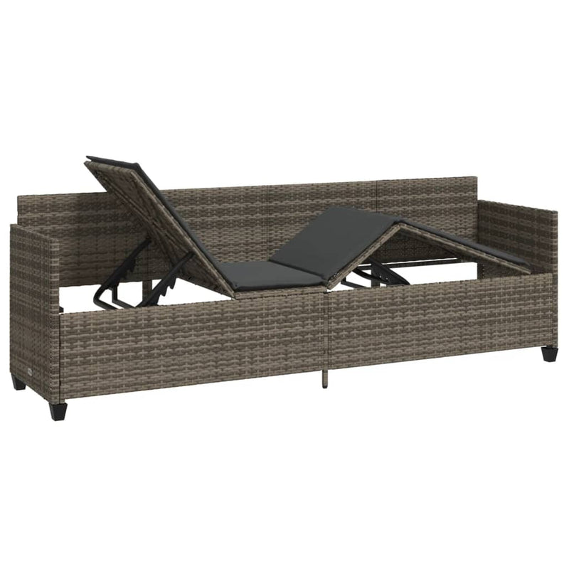 vidaXL szürke polyrattan napozóágy párnával