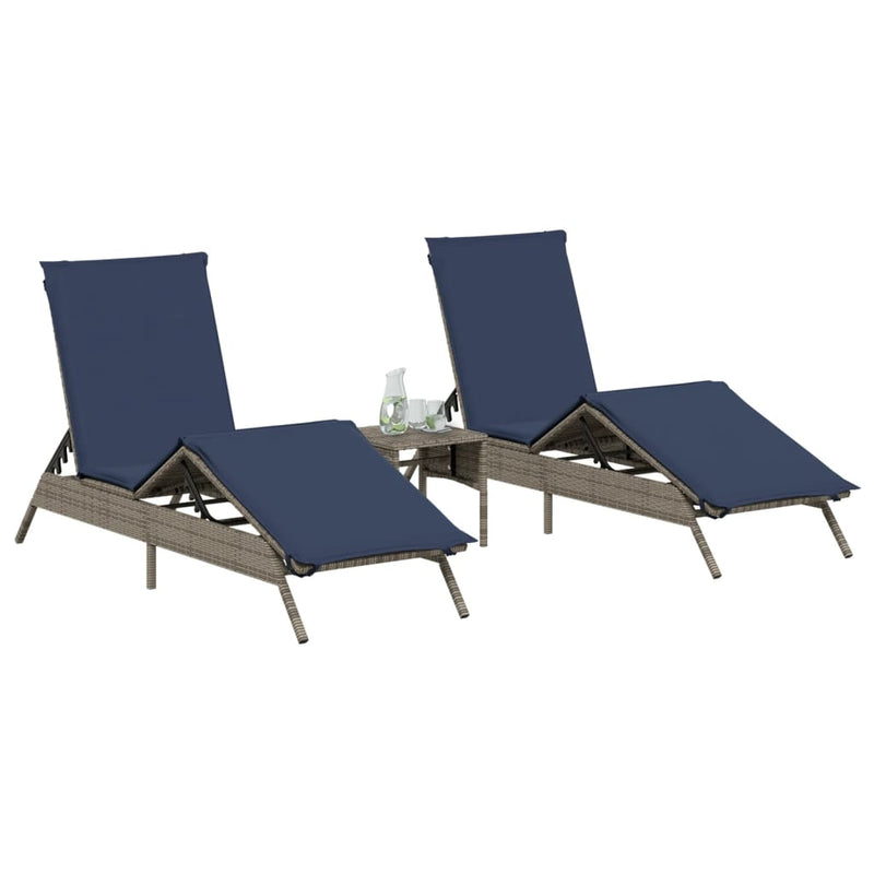 vidaXL 2 db szürke polyrattan napozóágy asztallal
