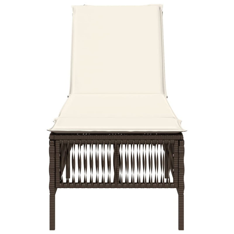 vidaXL barna polyrattan napozóágy párnával