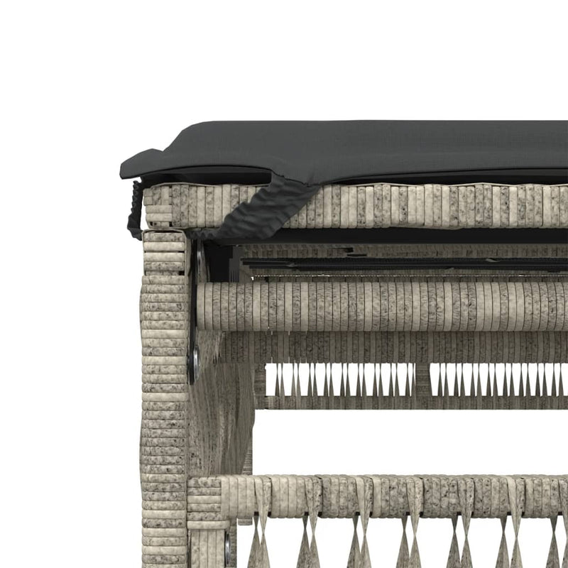 vidaXL világosszürke polyrattan napozóágy párnával