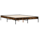 vidaXL füstös tölgyszínű szerelt fa és fém ágykeret 135 x 190 cm