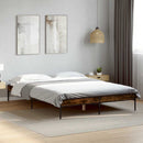 vidaXL füstös tölgyszínű szerelt fa és fém ágykeret 135 x 190 cm