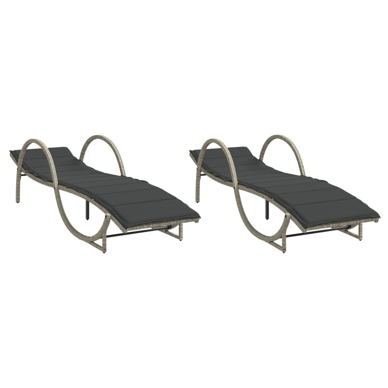 vidaXL 2 db világosszürke polyrattan napozóágy párnával