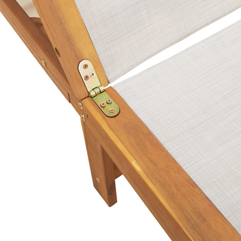 vidaXL 2 db szürke tömör akácfa és textilén napozóágy asztallal