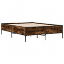 vidaXL füstös tölgy színű szerelt fa és fém ágykeret 135 x 190 cm