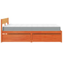 vidaXL viaszbarna tömör fenyőfa ágy fiókokkal és matraccal 120x200 cm