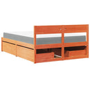 vidaXL viaszbarna tömör fenyőfa ágy fiókokkal és matraccal 120x200 cm