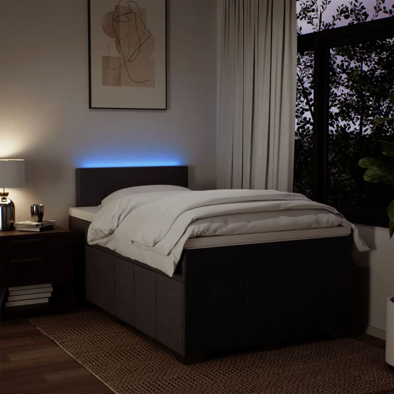 vidaXL sötétbarna szövet rugós ágy matraccal 120 x 190 cm