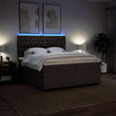 vidaXL sötétbarna szövet rugós ágy matraccal 200 x 200 cm