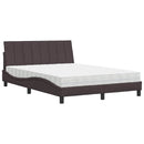 vidaXL sötétbarna szövet ágy matraccal Hanko 140x190 cm