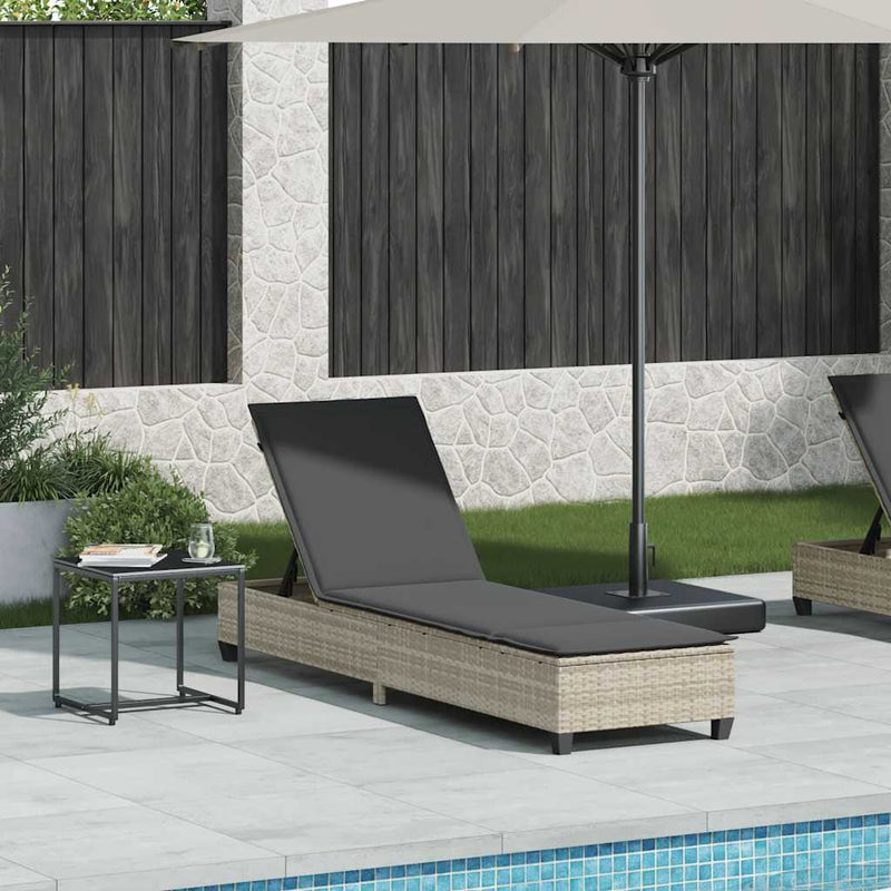 vidaXL világosszürke polyrattan napozóágy párnákkal 55x200x25,5 cm