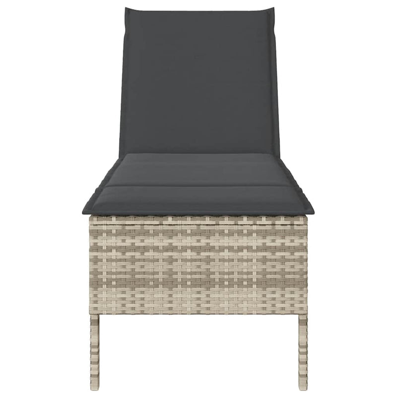 vidaXL világosszürke polyrattan napozóágy párnával 55x200x44 cm