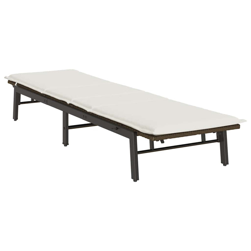 vidaXL barna polyrattan napozóágy párnával