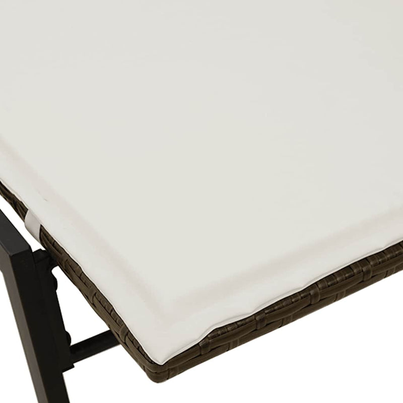 vidaXL barna polyrattan napozóágy párnával