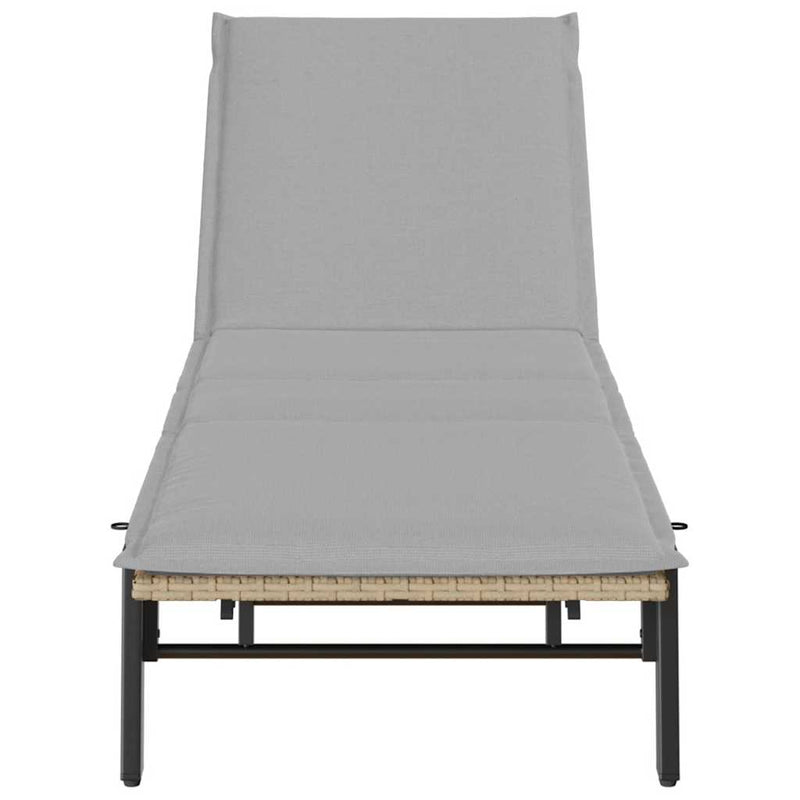 vidaXL bézs polyrattan napozóágy párnával