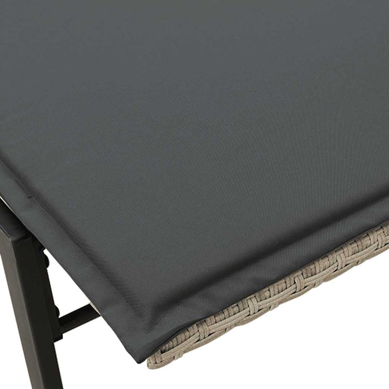 vidaXL világosszürke polyrattan napozóágy párnával