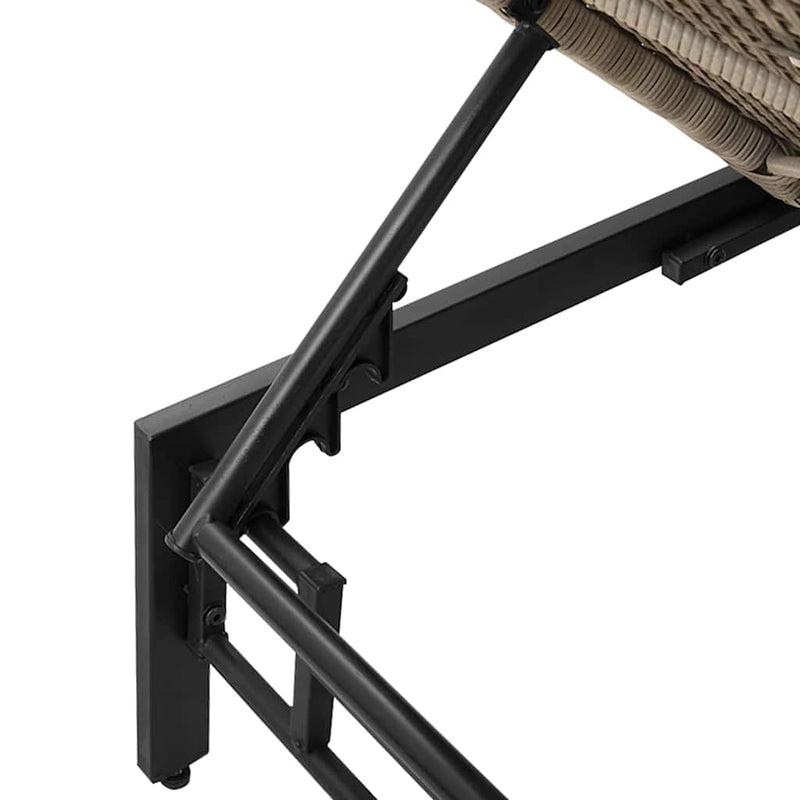 vidaXL világosszürke polyrattan napozóágy párnával