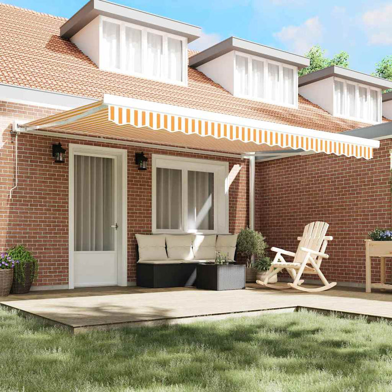 vidaXL Behúzható napellenző narancssárga és fehér 450 × 300 cm