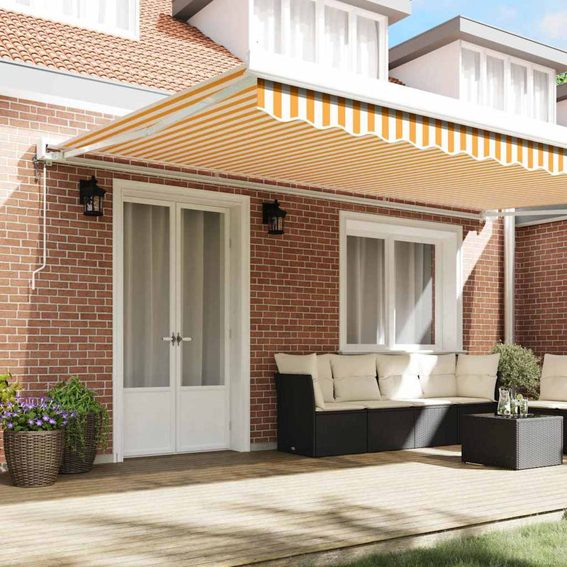 vidaXL Behúzható napellenző narancssárga és fehér 500 × 300 cm