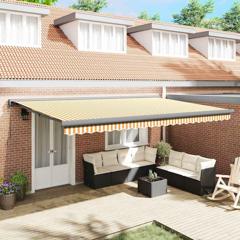 vidaXL Behúzható napellenző narancssárga és fehér 500 × 300 cm