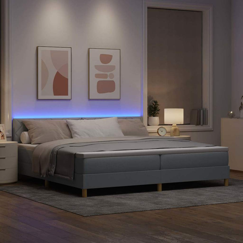 vidaXL Boxrugós ágy matracmal Világosszürke 200 x 200 cm szövet