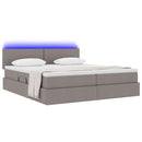 vidaXL Ágy LED -es lámpákkal fejtámlával Tópszínű 180 x 200 cm szövet