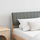 vidaXL Kárpitozott fejtámla Sötétszürke 160 cm Tömör fenyőfa