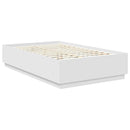 vidaXL Ágykeret LED -es lámpákkal Fehér 135 x 190 cm Faanyag