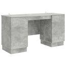 vidaXL Asztal polcokkal Betonszürke 142,5 x 50 x 75 cm Szerelt Fa