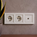 Nova III kettő földelt csatlakozóaljzat dugalj TV csatlakozóval fehér kerettel