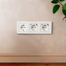 Nova III földelt csatlakozóaljzat dugalj kettő USB csatlakozóval fehér kerettel