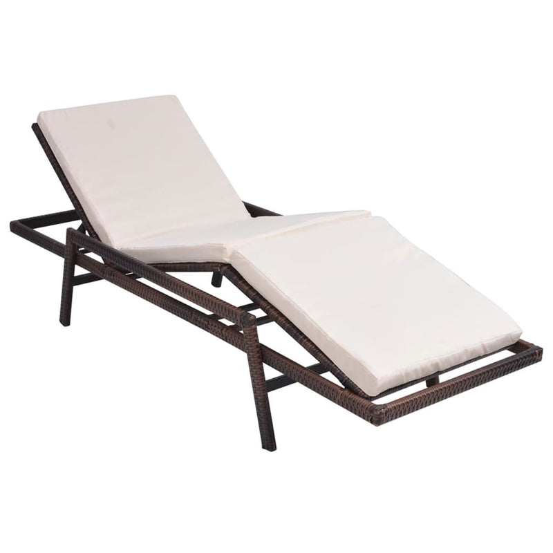 vidaXL barna polyrattan napozóágy párnával