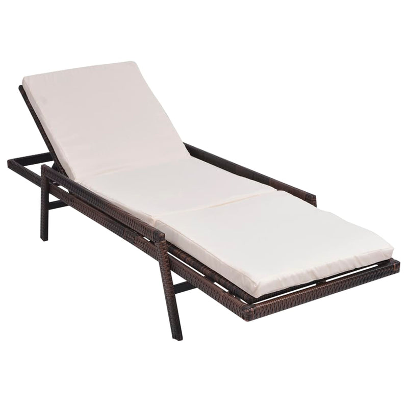 vidaXL barna polyrattan napozóágy párnával