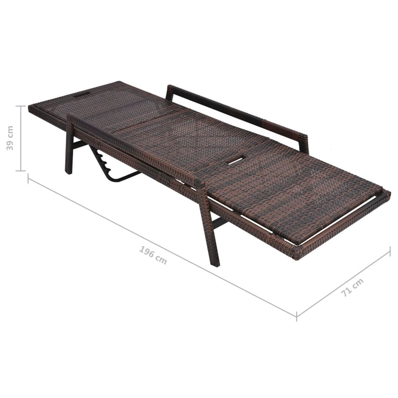vidaXL barna polyrattan napozóágy párnával