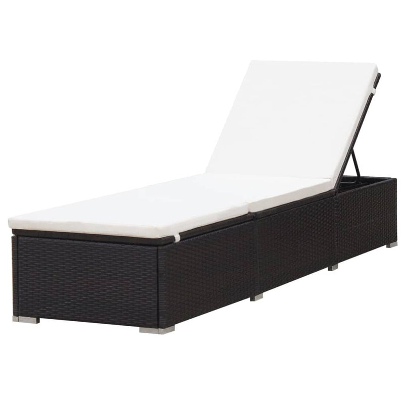 vidaXL barna polyrattan napozóágy párnával