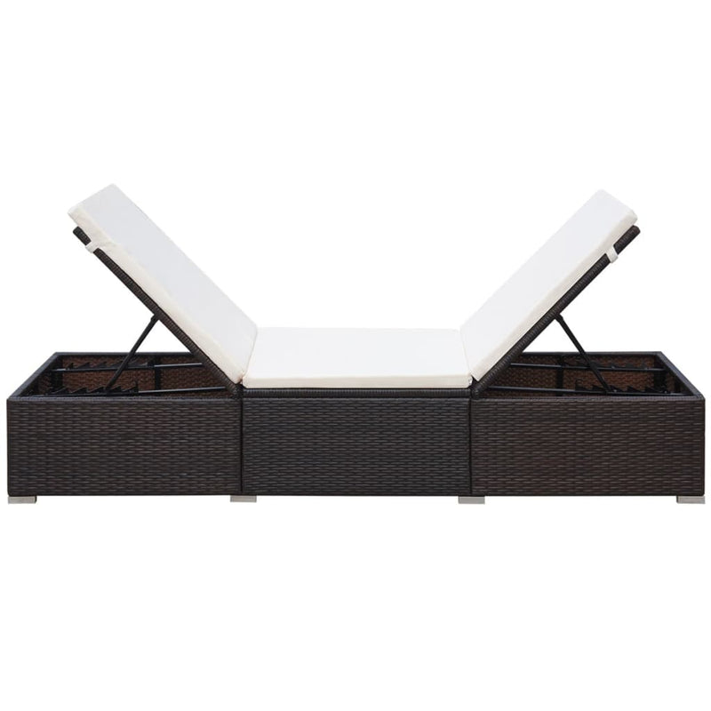 vidaXL barna polyrattan napozóágy párnával