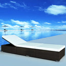 vidaXL barna polyrattan napozóágy párnával